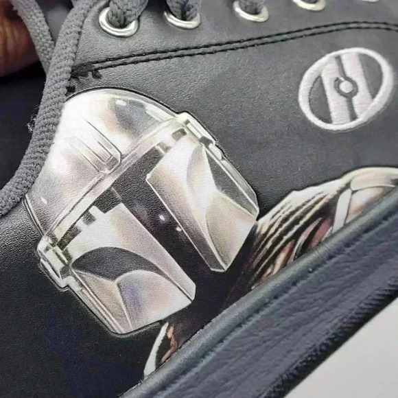 Cool! Heelys Star Wars Mandalorian Black Skater Shoe Sneakers Size 4 Yth - Picture 9 of 12